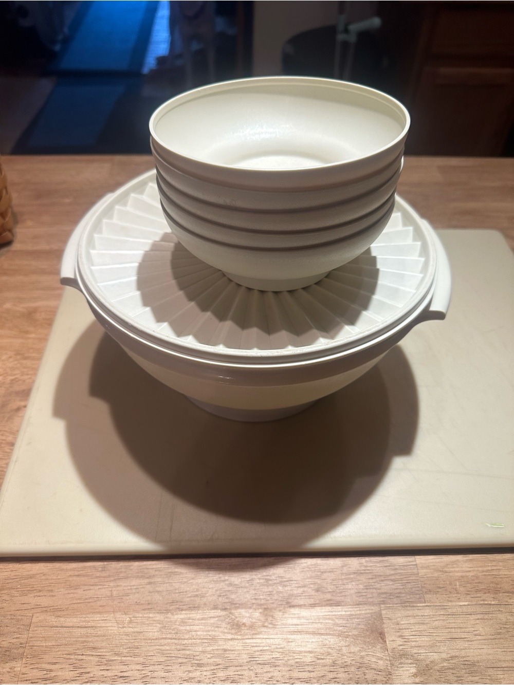 Tupperware Cream salad serving bowl with lid and 5 smaller bowls.